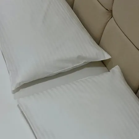 The Pebble Couch شقة تيرانا
