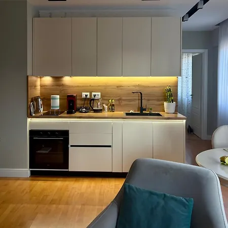 The Pebble Couch Apartment *