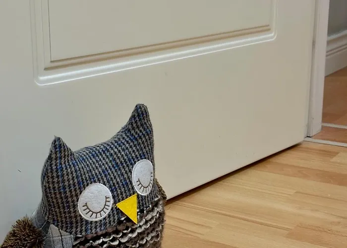 The Pebble Couch Apartment *