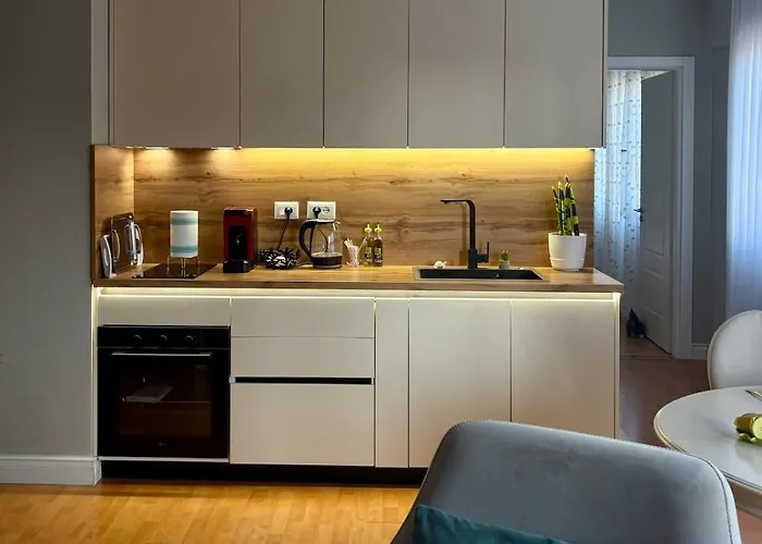 The Pebble Couch Apartment *