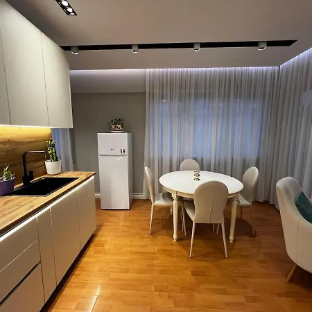 The Pebble Couch 티라나